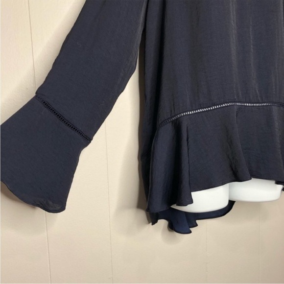 MOSSIMO Dark Blue Bell Sleeve Flowy High Low Top Size Medium - Picture 3 of 10